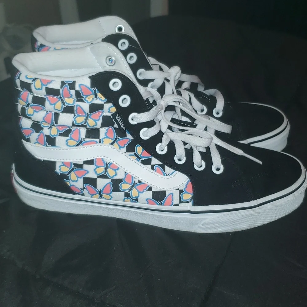 Vans - Picture 1 of 2